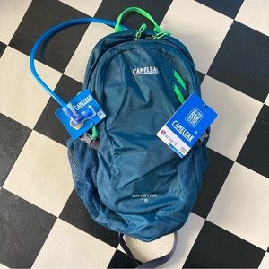 NWT Camelbak Daystar 18 Water Reservoir Hiking Backpack 62357